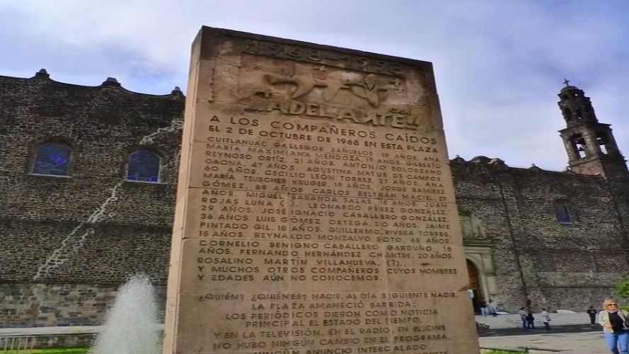 Monumen Peringatan Pembantaian Tlatelolo di Plaza de las Tres Culturas (CIPDH-UNESCO)Monumen Peringatan Pembantaian Tlatelolo di Plaza de las Tres Culturas. (CIPDH-UNESCO).