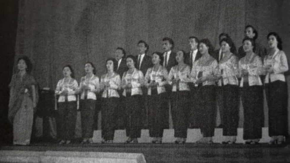 Delegasi Indonesia (Ansambel Gembira) tampil di Beijing pada 1963. (Repro Heirs to World Culture Being Indonesian 1950-1965).