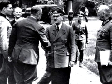 Oberst Claus Graf Schenk von Stauffenberg pelaku utama "Plot 20 Juli" yang berupaya membunuh Adolf Hitler. (Bundesarchiv/Wikimedia Commons).