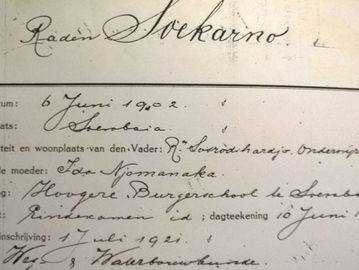 Buku induk mahasiswa Technische Hogeschool ( kini Institut Teknologi Bandung), yang memuat keterangan tentang kota kelahiran Sukarno. (Dok. Bambang Eryudhawan).