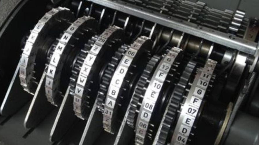 Mesin kode buatan Crypto AG. (pt35b.wordpress.com dan catawiki.com).