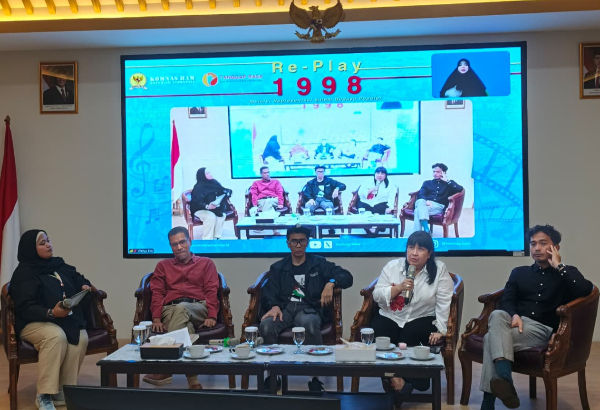 Leila Chudori, penulis novel Laut Bercerita, dalam diskusi publik “Re-Play 1998 Melalui Representasi dalam Budaya Populer” di Kantor Komnas HAM, Jakarta Pusat, 21 Mei 2026. (Martin Sitompul/Historia.ID).