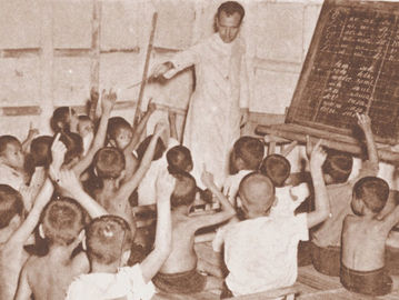 Anak-anak Panti Asuhan Desa Putera yang mendapatkan pendidikan di bangku sekolah dasar. (Dok. Padestra).