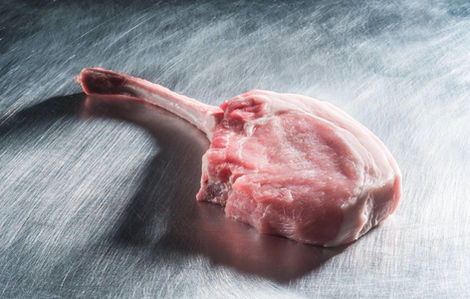 joerg-kritzer-lamb-chops-raw-food-still-life-photography-700.jpeg