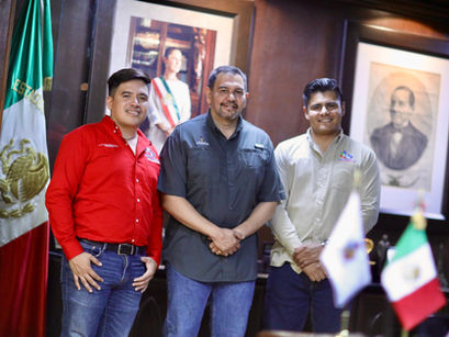 Alcalde Cruz Pérez Cuéllar apoya a Puerto Palomas con unidad recolectora de basura