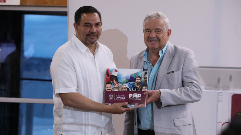 Recibe Presidente Municipal el Plan Municipal de Desarrollo 2024-2027
