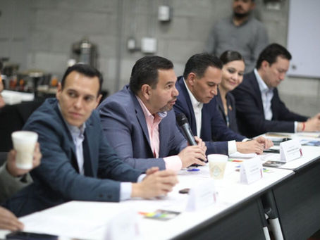 Cruz Pérez Cuéllar impulsa la innovación en Juárez junto a expertos y legisladores