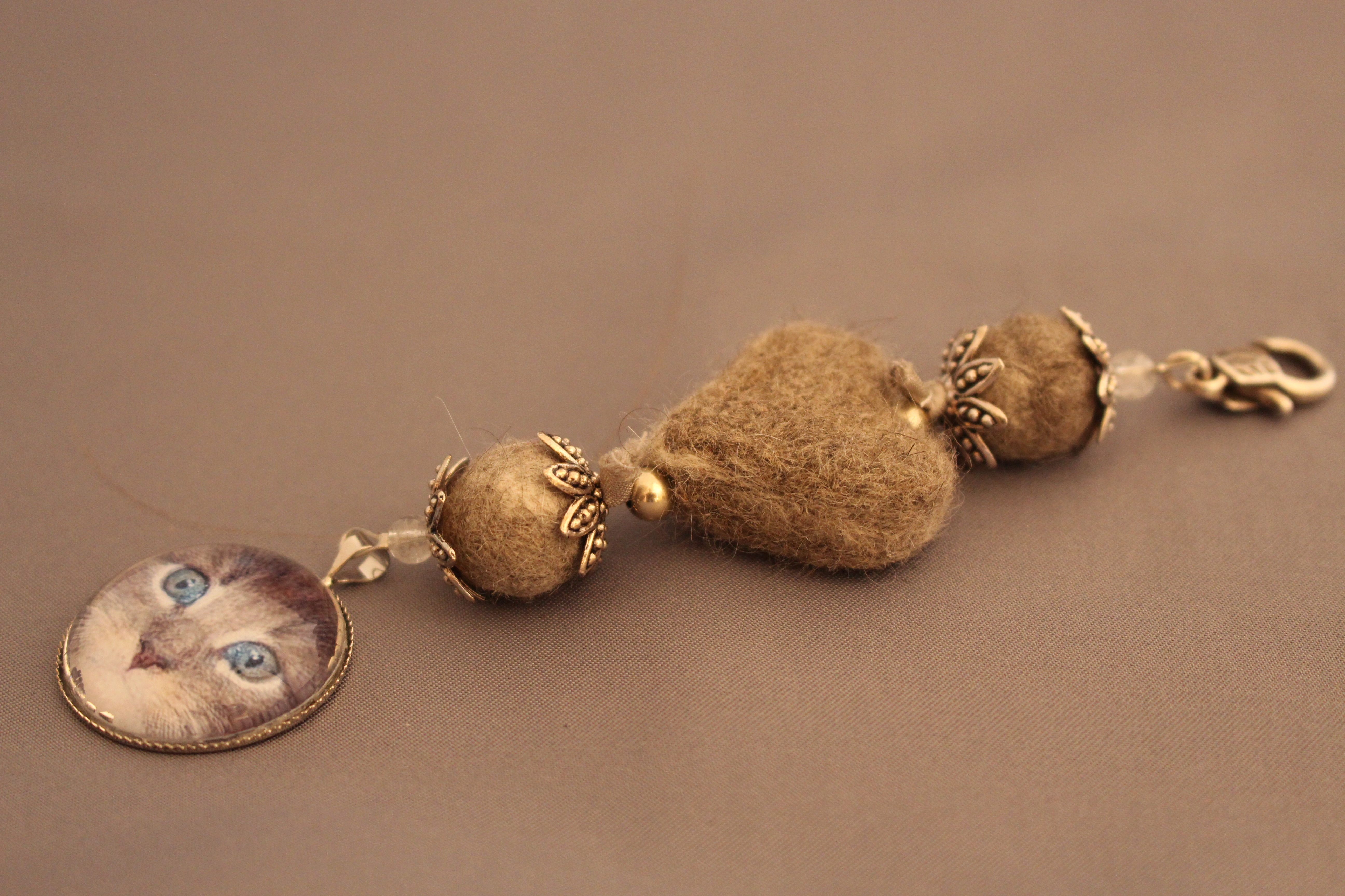 Schlüsselanhänger mit Tierhaarperle, Tierhaarherz und Medaillon