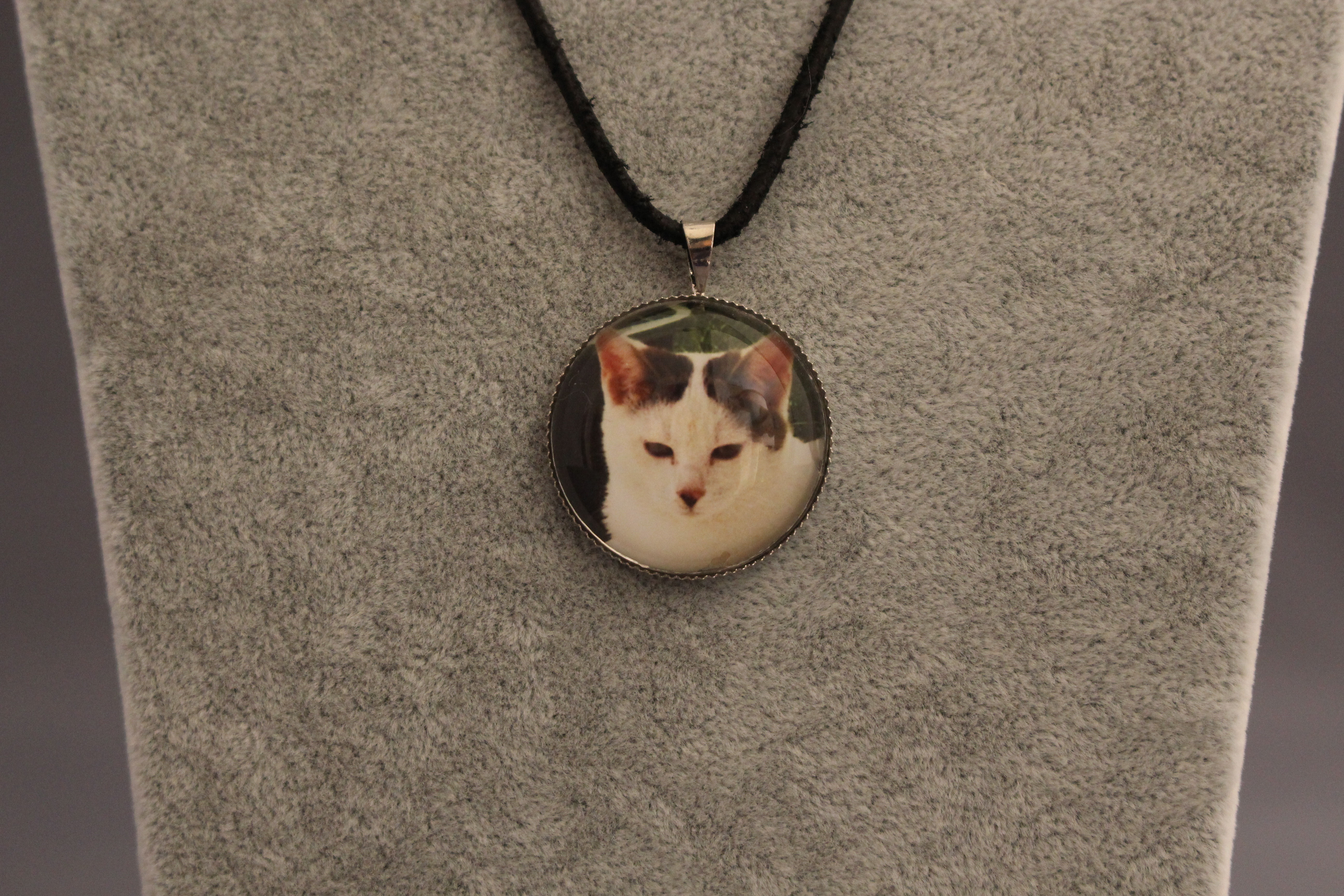 Lederhalsband mit Anhänger (Portrait - Tier)