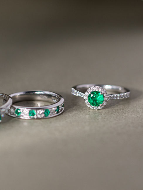 Emerald Halo Ring with Diamond