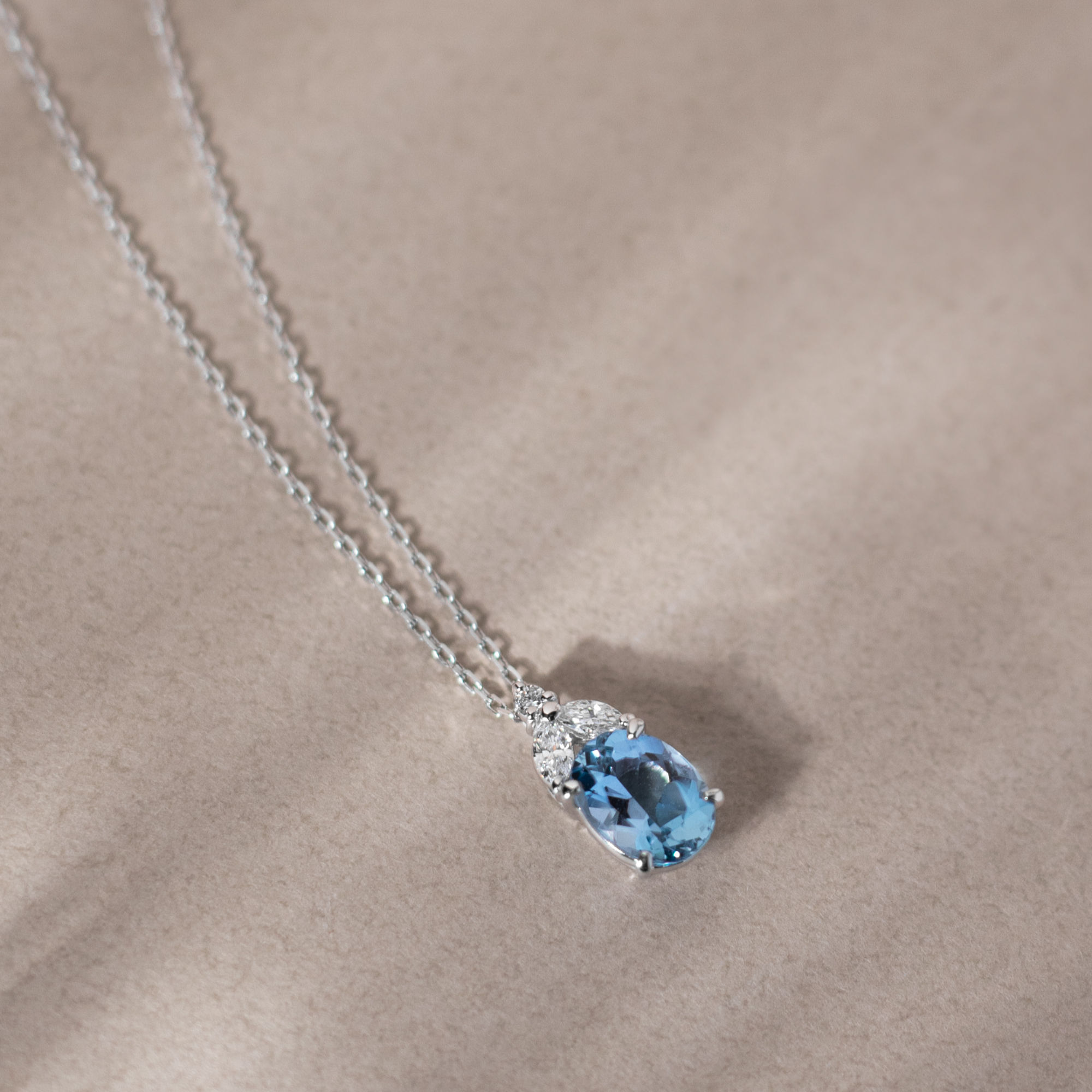 Feuille Aquamarine Pendant