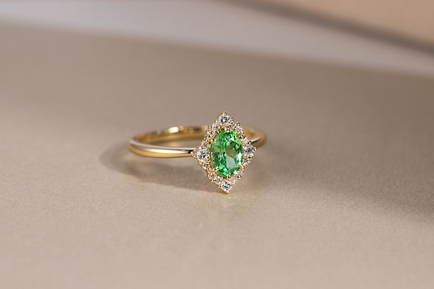 Mint Garnet Victoria Ring