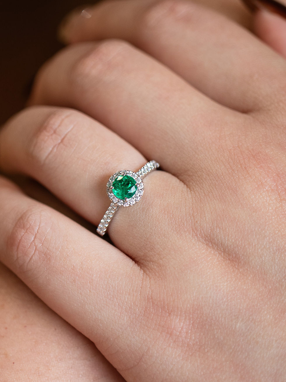 Emerald Halo Ring with Diamond