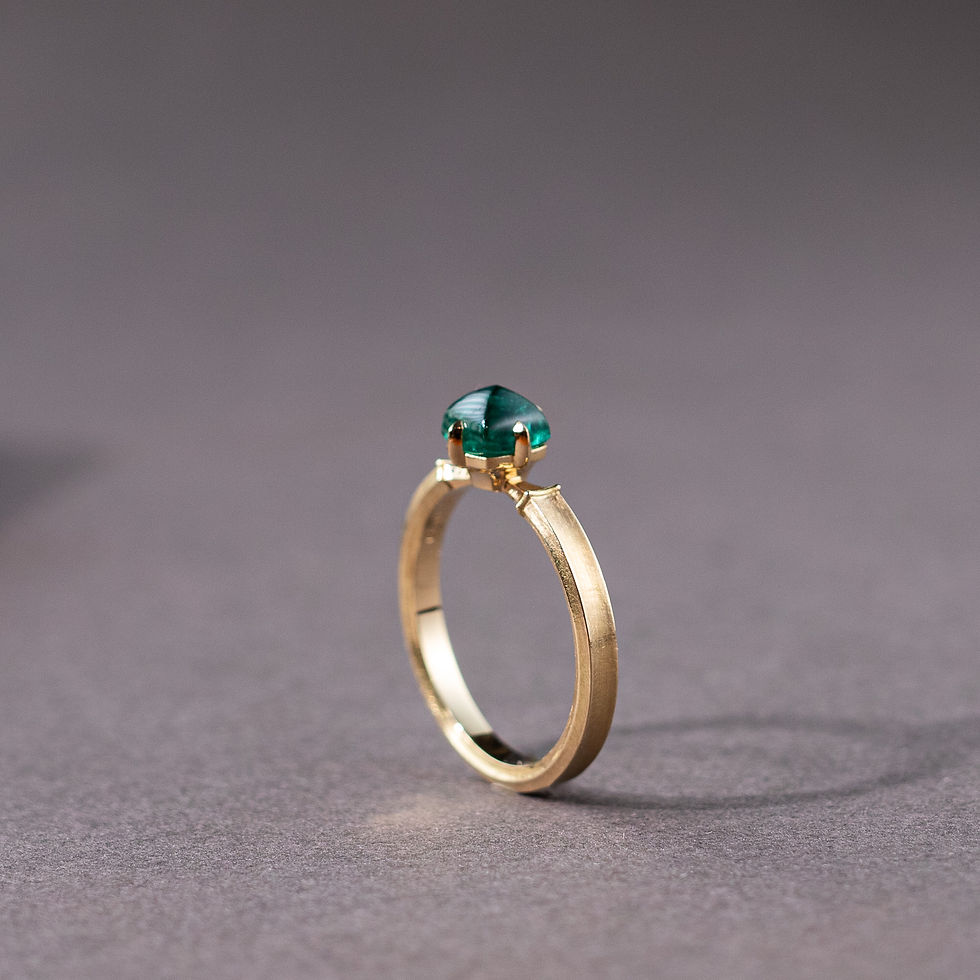 Thumbnail: Tinge Sugarloaf-cut Emerald Ring