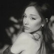 Ariana Grande inicia nova era com single inédito e anuncia álbum “petal”