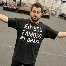 Vincent Martella, o Greg de "Todo Mundo Odeia o Chris", Expressa seu Carinho pelo Brasil