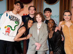 Alice Oseman e elenco de Heartstopper