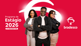 Três pessoas juntas sorrindo, logo do programa de estágio Bradesco e convite para inscrição no programa.