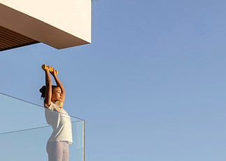 San Mateo Glass and Mirrors installs sleek, durable glass railings for homes and businesses, combining safety, style, and expert craftsmanship.