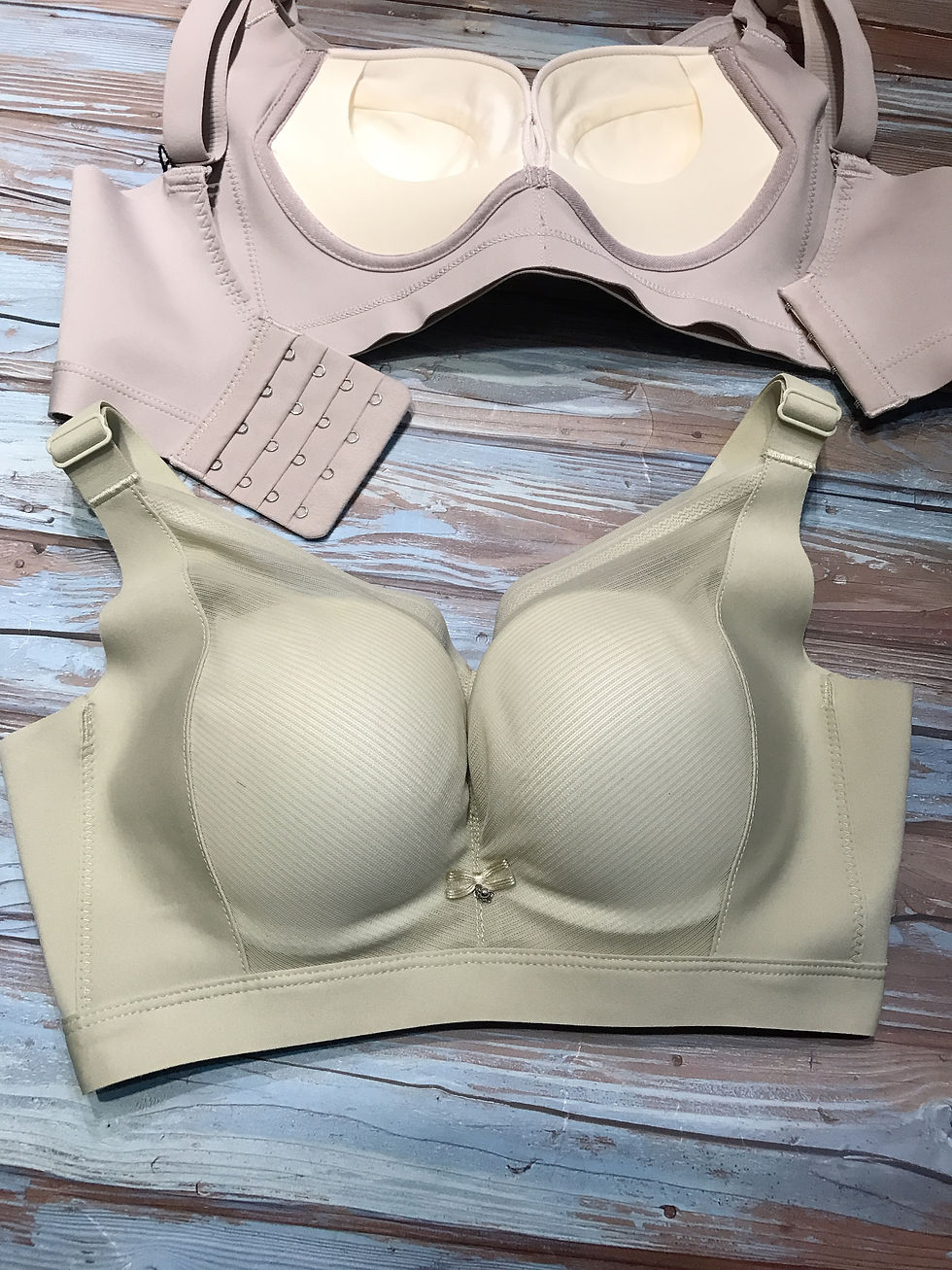 縮圖：34/36/38B裸感簡約光面彈滑杯Bra