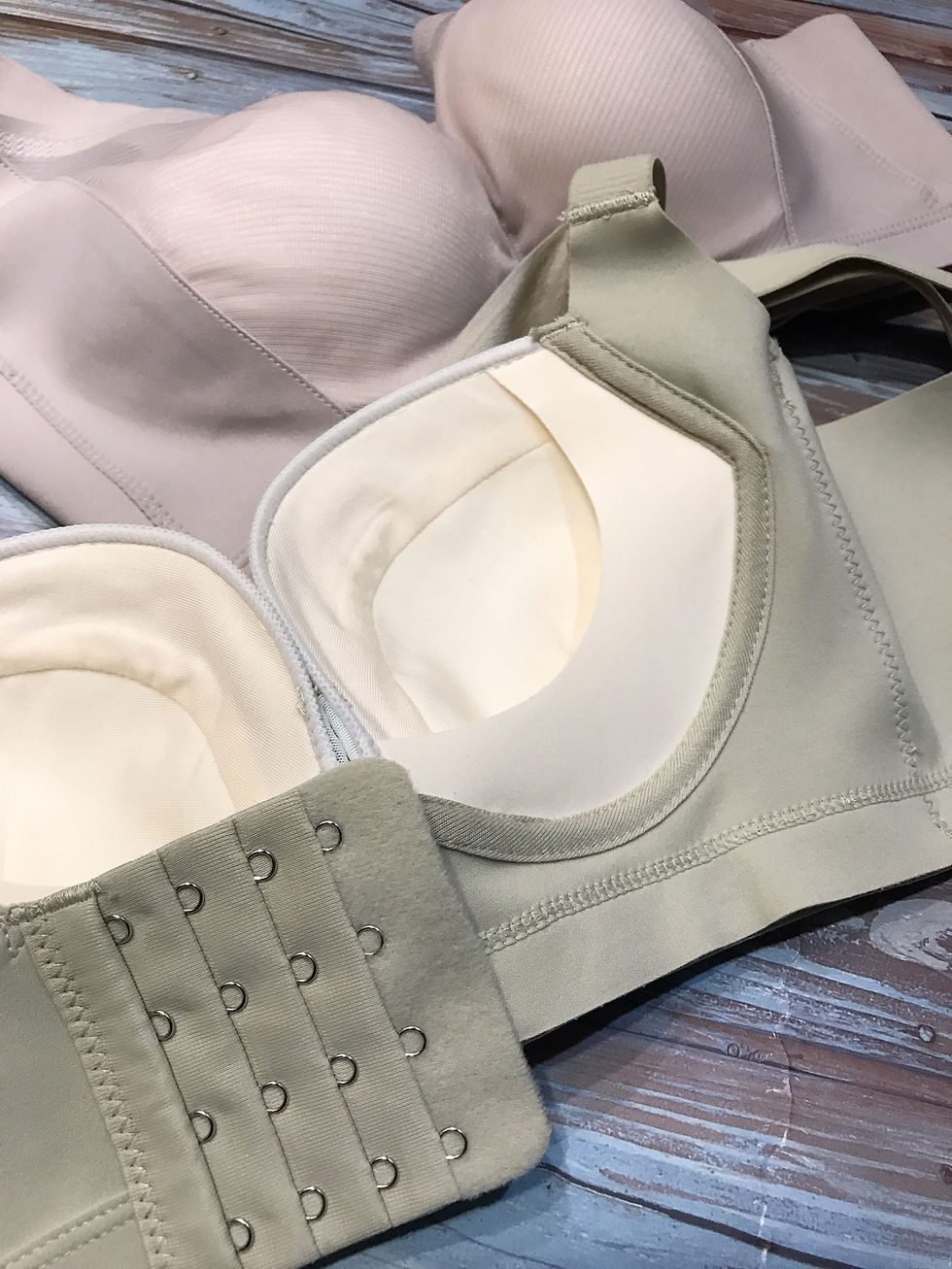 縮圖：34/36/38B裸感簡約光面彈滑杯Bra