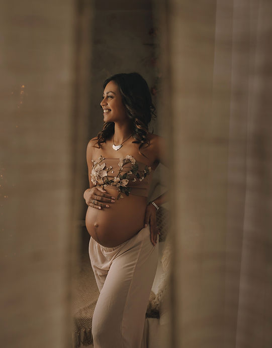 Vous cherchez un photographe à Pontarlier pour immortaliser votre grossesse ou la naissance de votre bébé ?