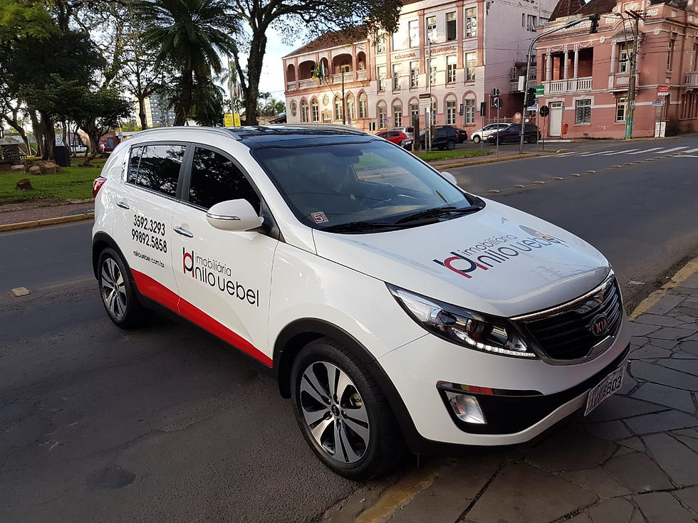Adesivo em carro