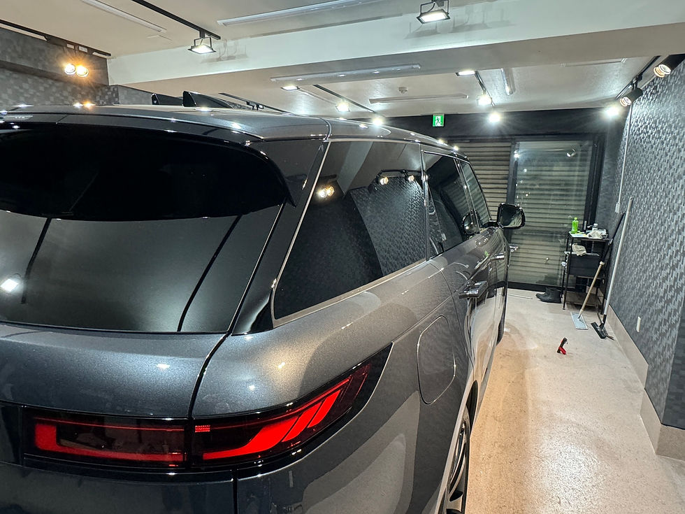 新型車レンジローバースポーツのガラスコーティング施工が完了しました。