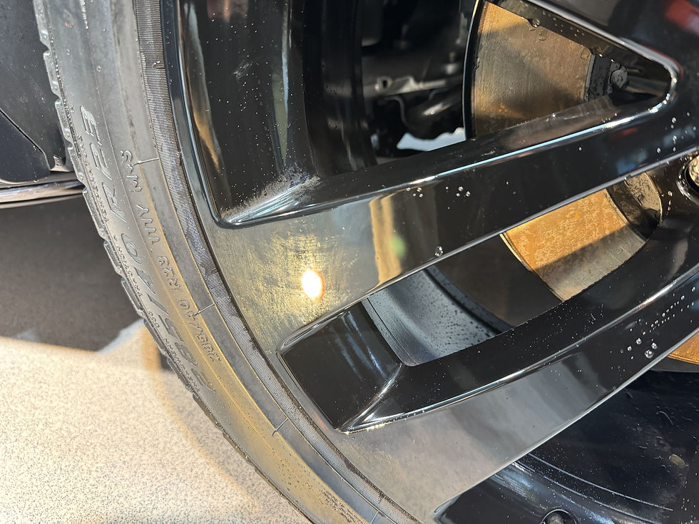 カーコーティング前の徹底された細部洗浄のBefore ＆ After