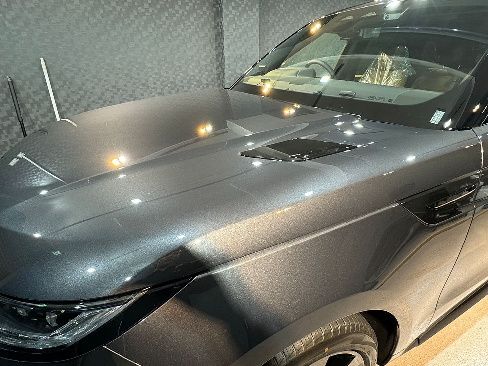 新型車レンジローバースポーツのガラスコーティング施工が完了しました。