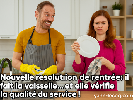 un couple qui fait la vaisselle
