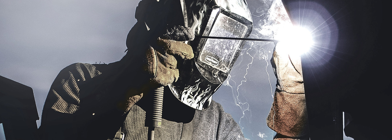 Man%20Welding_edited.jpg