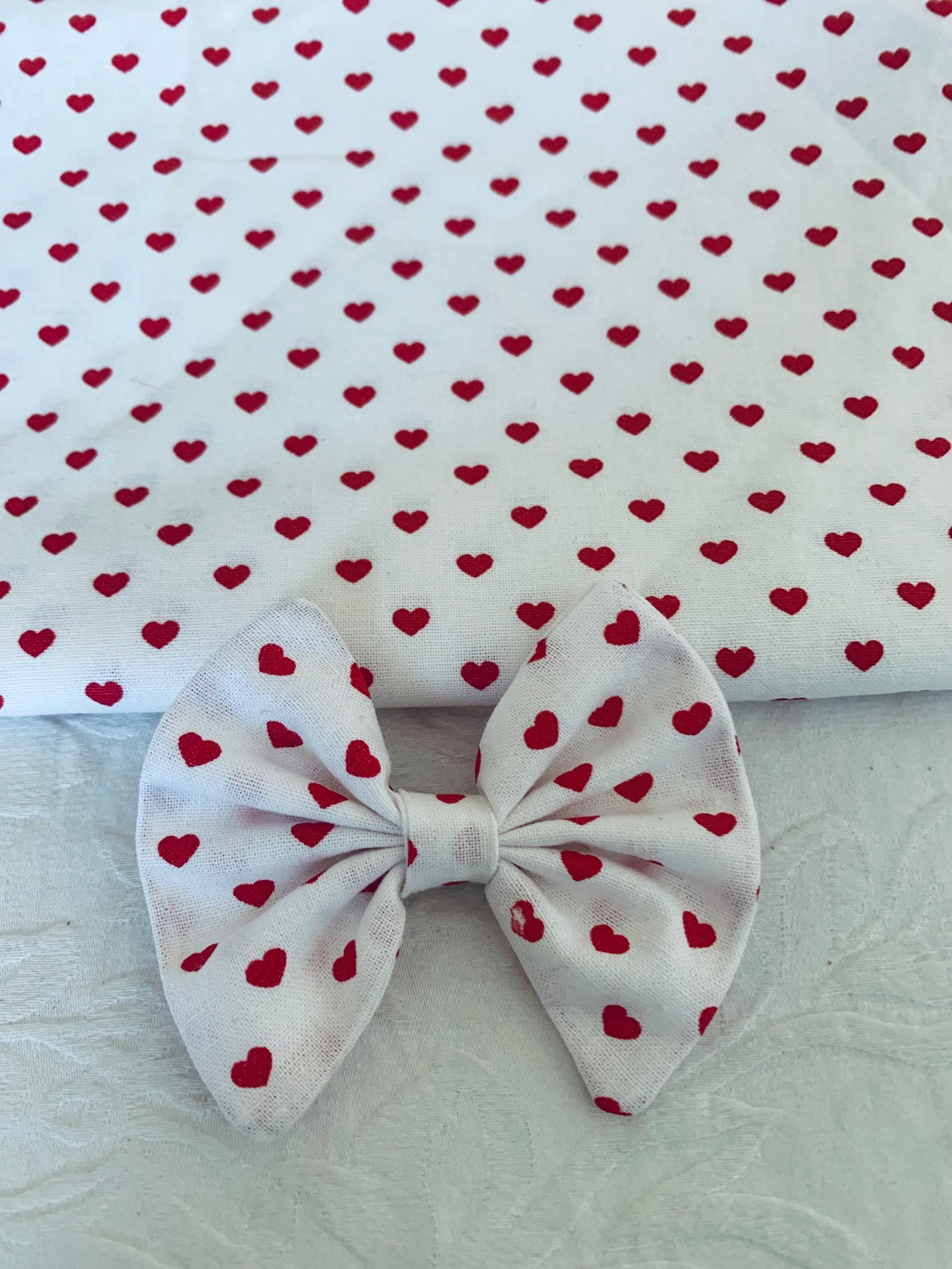 Classic White/Red Hearts standard bow (3”) alligator clip 