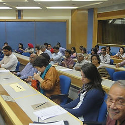 Fotos von Teilnehmern eines Symposiums in Delhi, Indien