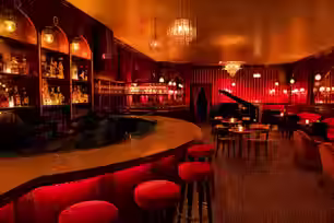 The Nines in SoHo - A red velvet supper club with Murano glass chandeliers and a baby grand piano that gets played—often. It’s moody, upscale, and feels like you’ve stepped into a noir film with better lighting and more sequins.