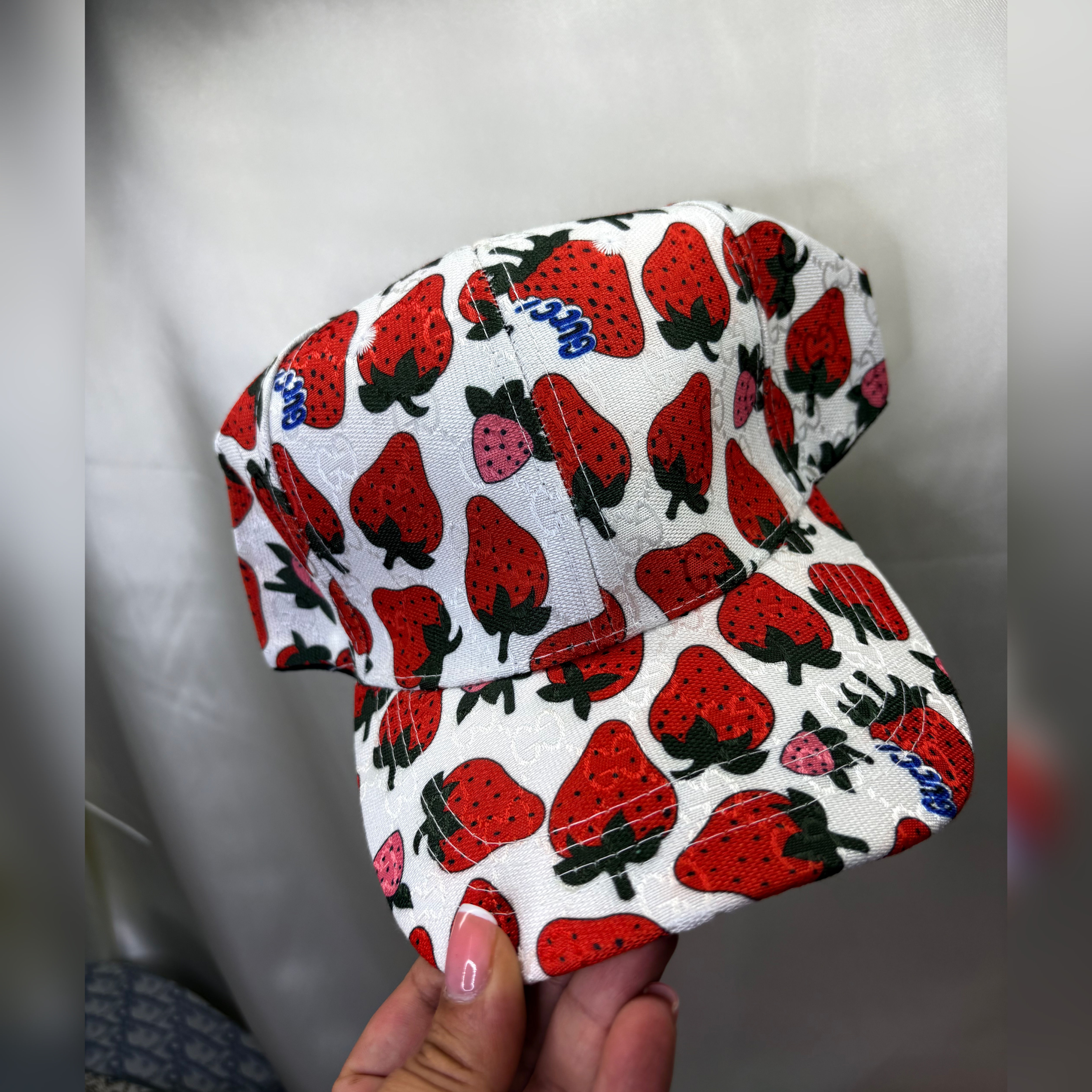 Gorra Gucci blanco beige o café 