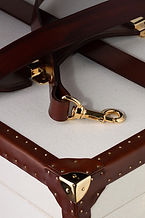 Quiet luxury Varjut leather notebook and writing accessories for executives who favour discretion over status display