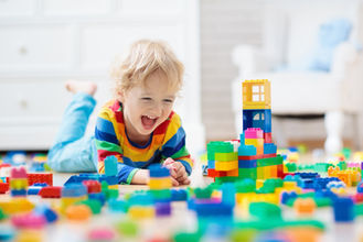 young-male-child-playing-with-blocks