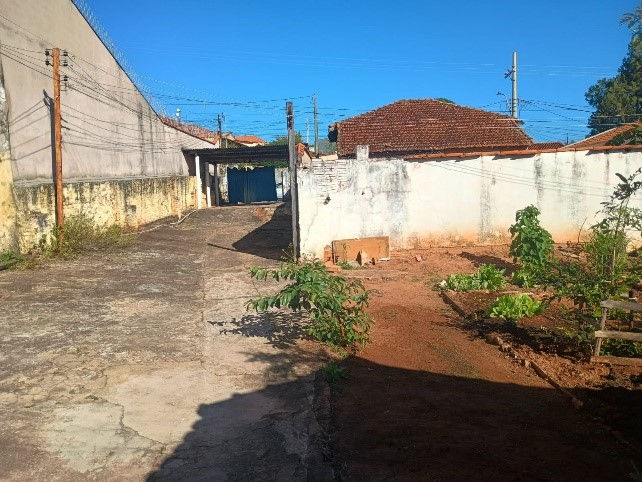 Miniatura: 479,44M² DE ÁREA COM DUAS CASAS