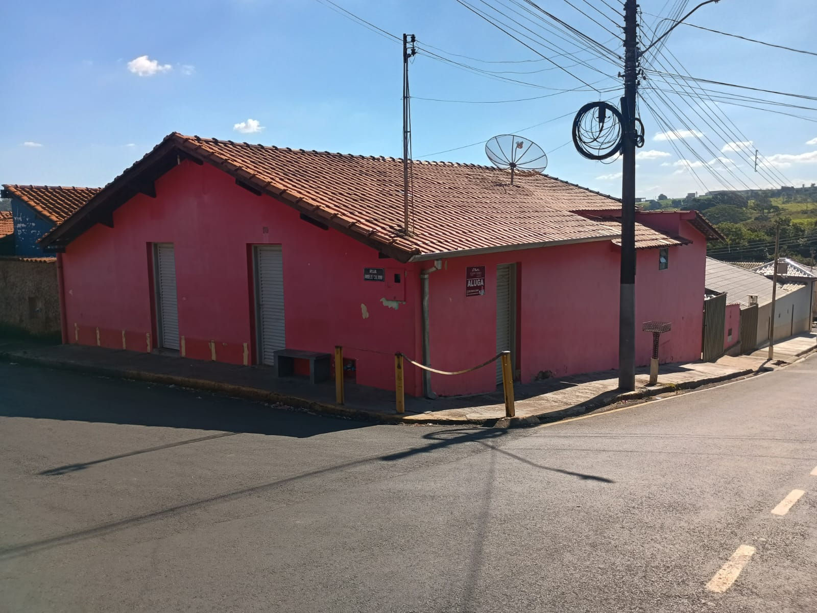 SOBRADO RESIDENCIAL COM PONTO COMERCIAL