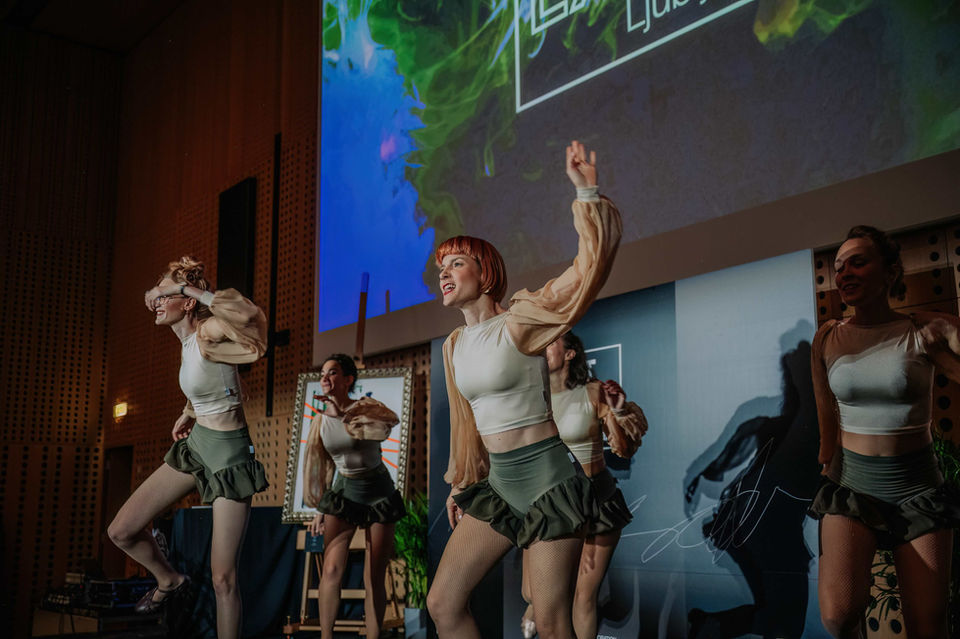 The Shorties Chorus Line performing at ART Expo Ljubljana 2023