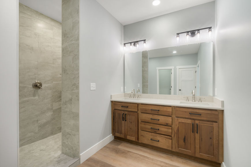 Plymouth House Master Bathroom