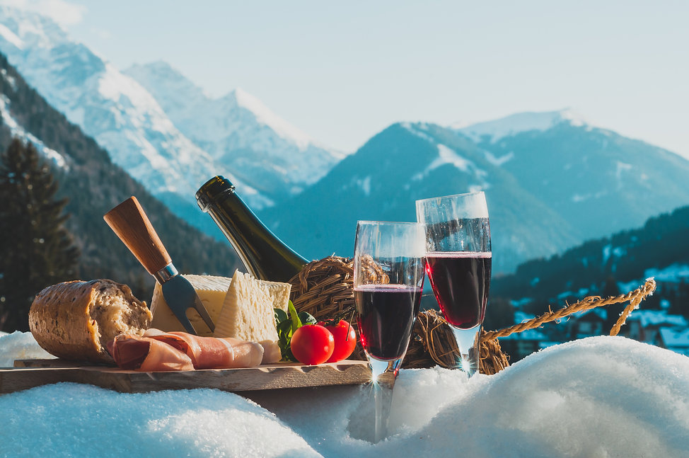Traditional-Italian-food-and-drink-outdo