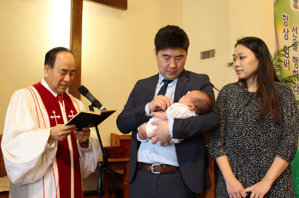 2015년 10월 11일 송재영장로님 손자 이든 세례식