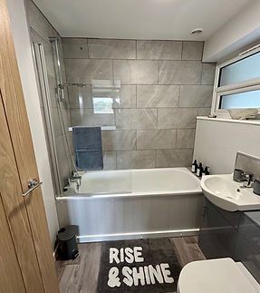 15 Beaulieu Court bathroom.jpg