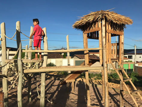 Lang ersehnt: Der Spielturm mit Rutsche