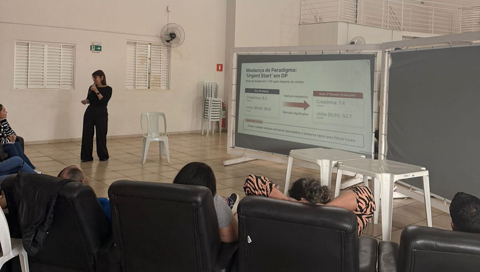 Médica nefrologista Dra. Elsa Petry ministrando curso de capacitação em diálise peritoneal na ABREC MS