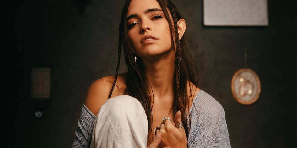 LUCY VIVES