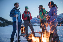 PyhrnPrielSchneeschuhwandernFeuerstelleGruppe_OberoesterreichTourismusGmbHRobertMaybach.jp