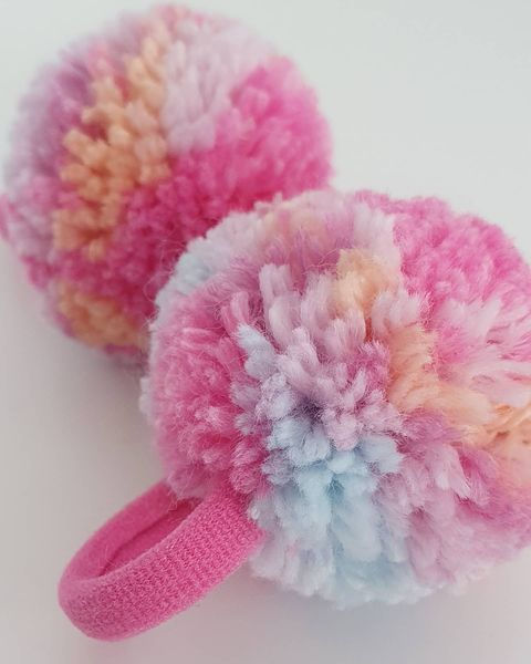 Thumbnail: Single Rainbow Pompom Bobble